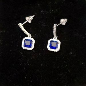 💙 2/$80 Beautiful Blue Jewel Square drop earrings